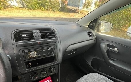 Volkswagen Polo VI (EU Market), 2011 год, 700 000 рублей, 5 фотография