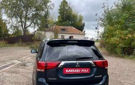 Mitsubishi Outlander III рестайлинг 3, 2019 год, 2 700 000 рублей, 3 фотография