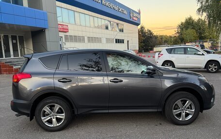 Toyota RAV4, 2015 год, 1 760 000 рублей, 2 фотография