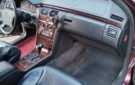 Mercedes-Benz E-Класс, 1997 год, 750 000 рублей, 9 фотография