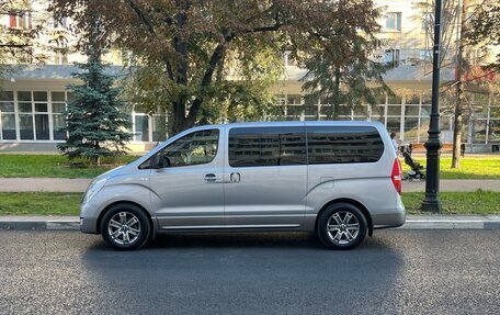 Hyundai H-1 II рестайлинг, 2014 год, 2 500 000 рублей, 2 фотография