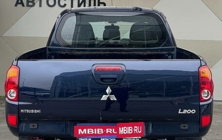 Mitsubishi L200 IV рестайлинг, 2013 год, 1 885 000 рублей, 6 фотография