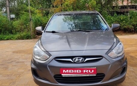 Hyundai Solaris II рестайлинг, 2011 год, 700 000 рублей, 3 фотография