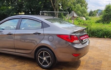 Hyundai Solaris II рестайлинг, 2011 год, 700 000 рублей, 7 фотография