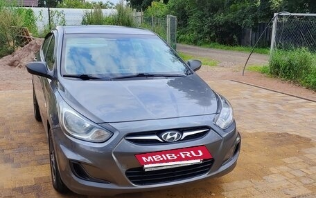 Hyundai Solaris II рестайлинг, 2011 год, 700 000 рублей, 6 фотография