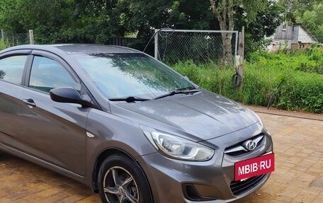 Hyundai Solaris II рестайлинг, 2011 год, 700 000 рублей, 4 фотография