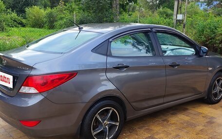 Hyundai Solaris II рестайлинг, 2011 год, 700 000 рублей, 8 фотография
