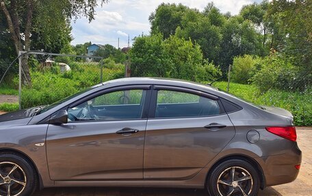 Hyundai Solaris II рестайлинг, 2011 год, 700 000 рублей, 15 фотография