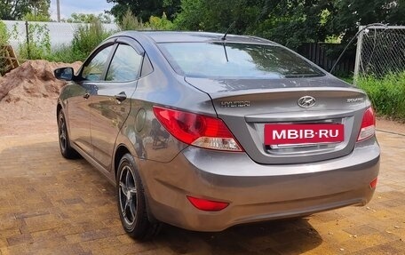 Hyundai Solaris II рестайлинг, 2011 год, 700 000 рублей, 9 фотография
