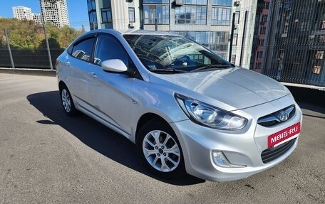 Hyundai Solaris II рестайлинг, 2012 год, 680 000 рублей, 2 фотография
