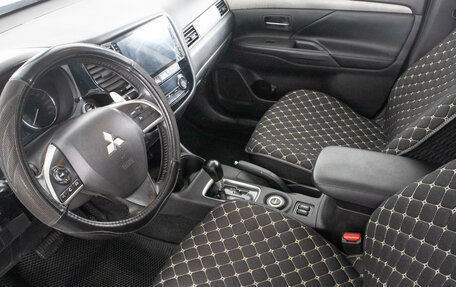 Mitsubishi Outlander III рестайлинг 3, 2013 год, 1 569 000 рублей, 9 фотография