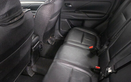 Mitsubishi Outlander III рестайлинг 3, 2013 год, 1 569 000 рублей, 10 фотография