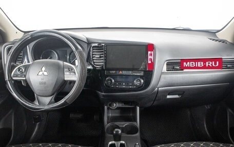 Mitsubishi Outlander III рестайлинг 3, 2013 год, 1 569 000 рублей, 14 фотография