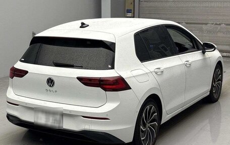 Volkswagen Golf VIII, 2022 год, 1 715 000 рублей, 2 фотография