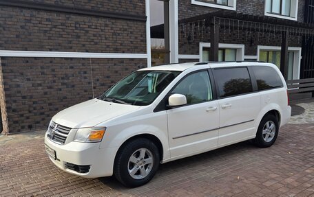Dodge Caravan V, 2010 год, 1 000 000 рублей, 2 фотография