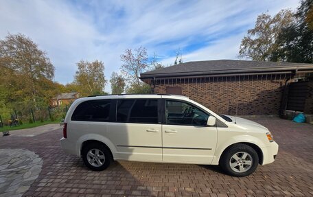 Dodge Caravan V, 2010 год, 1 000 000 рублей, 5 фотография