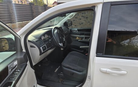 Dodge Caravan V, 2010 год, 1 000 000 рублей, 10 фотография