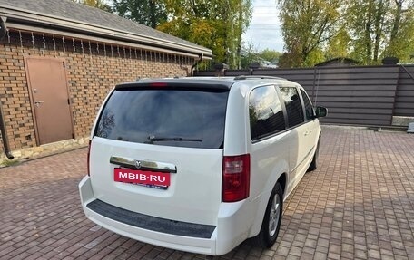 Dodge Caravan V, 2010 год, 1 000 000 рублей, 6 фотография