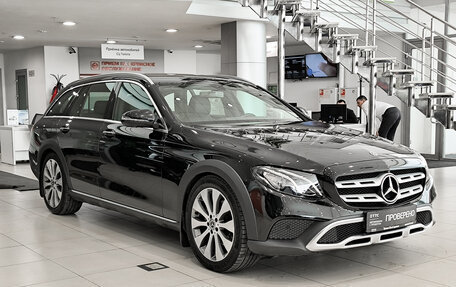 Mercedes-Benz E-Класс, 2019 год, 3 737 000 рублей, 3 фотография