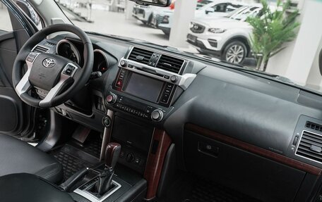 Toyota Land Cruiser Prado 150 рестайлинг 2, 2014 год, 3 049 000 рублей, 12 фотография