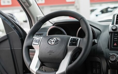 Toyota Land Cruiser Prado 150 рестайлинг 2, 2014 год, 3 049 000 рублей, 11 фотография