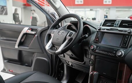 Toyota Land Cruiser Prado 150 рестайлинг 2, 2014 год, 3 049 000 рублей, 13 фотография