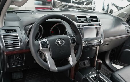 Toyota Land Cruiser Prado 150 рестайлинг 2, 2014 год, 3 049 000 рублей, 9 фотография