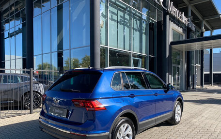 Volkswagen Tiguan II, 2020 год, 2 350 000 рублей, 3 фотография