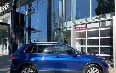 Volkswagen Tiguan II, 2020 год, 2 350 000 рублей, 2 фотография