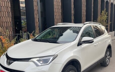 Toyota RAV4, 2016 год, 1 950 000 рублей, 2 фотография
