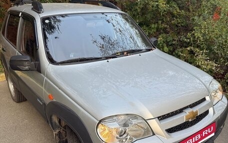Chevrolet Niva I рестайлинг, 2010 год, 690 000 рублей, 2 фотография