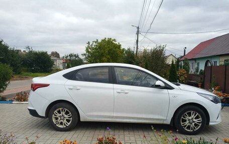 Hyundai Solaris II рестайлинг, 2021 год, 1 550 000 рублей, 3 фотография