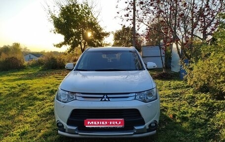Mitsubishi Outlander III рестайлинг 3, 2014 год, 1 450 000 рублей, 1 фотография