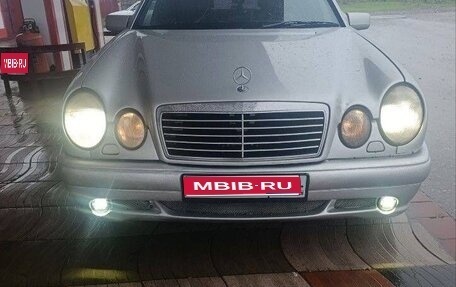 Mercedes-Benz E-Класс, 1997 год, 450 000 рублей, 1 фотография