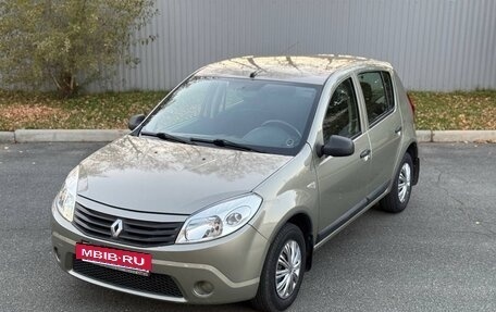Renault Sandero I, 2012 год, 825 000 рублей, 2 фотография