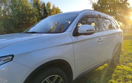 Mitsubishi Outlander III рестайлинг 3, 2014 год, 1 450 000 рублей, 2 фотография