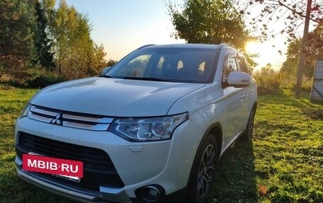 Mitsubishi Outlander III рестайлинг 3, 2014 год, 1 450 000 рублей, 3 фотография