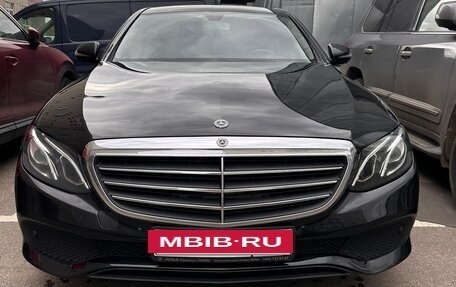 Mercedes-Benz E-Класс, 2017 год, 2 850 000 рублей, 3 фотография