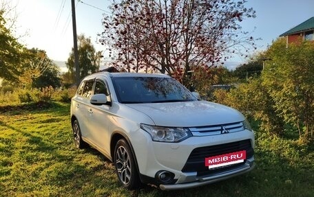 Mitsubishi Outlander III рестайлинг 3, 2014 год, 1 450 000 рублей, 4 фотография