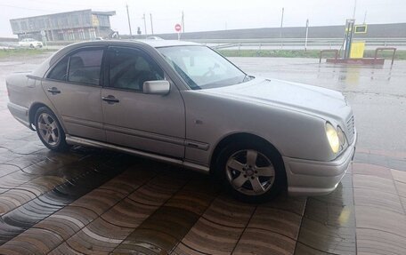 Mercedes-Benz E-Класс, 1997 год, 450 000 рублей, 8 фотография