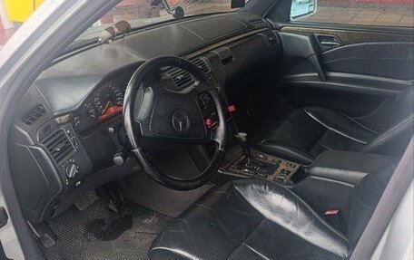 Mercedes-Benz E-Класс, 1997 год, 450 000 рублей, 10 фотография