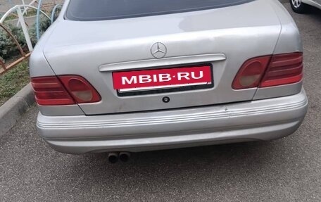 Mercedes-Benz E-Класс, 1997 год, 450 000 рублей, 4 фотография