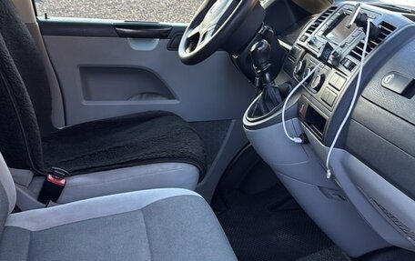 Volkswagen Transporter T5 рестайлинг, 2015 год, 1 800 000 рублей, 5 фотография