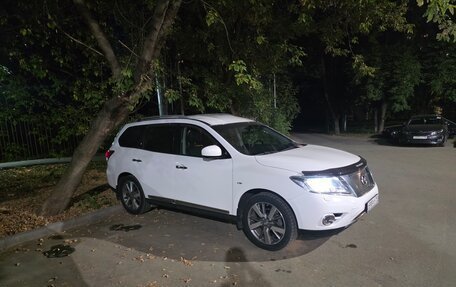 Nissan Pathfinder, 2014 год, 1 880 000 рублей, 2 фотография