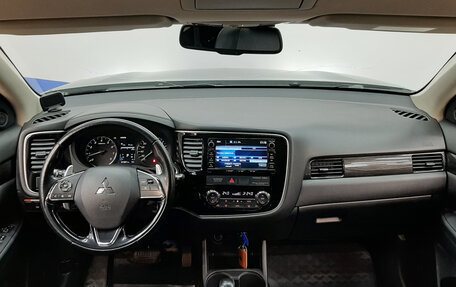 Mitsubishi Outlander III рестайлинг 3, 2016 год, 1 720 000 рублей, 9 фотография