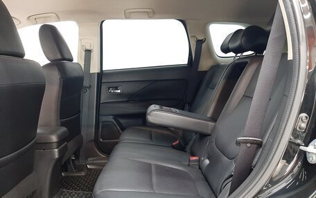 Mitsubishi Outlander III рестайлинг 3, 2016 год, 1 720 000 рублей, 12 фотография