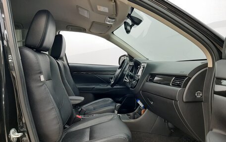 Mitsubishi Outlander III рестайлинг 3, 2016 год, 1 720 000 рублей, 11 фотография