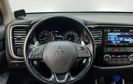 Mitsubishi Outlander III рестайлинг 3, 2016 год, 1 720 000 рублей, 14 фотография