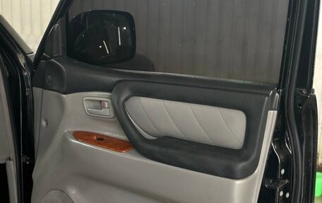 Toyota Land Cruiser 100 рестайлинг 2, 2003 год, 2 200 000 рублей, 6 фотография