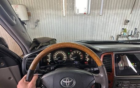 Toyota Land Cruiser 100 рестайлинг 2, 2003 год, 2 200 000 рублей, 15 фотография